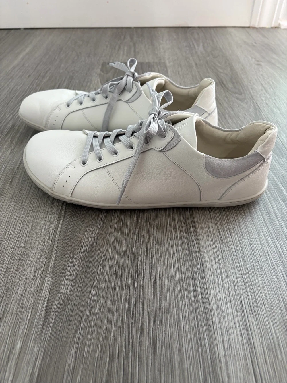 Groundies size 10 US EUR 40 Men's White Leather Sneakers
